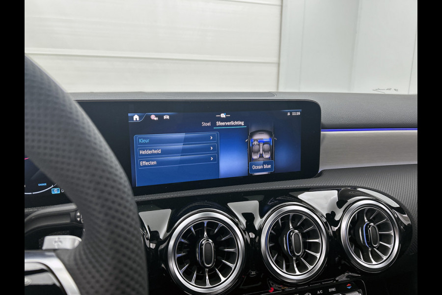 Mercedes-Benz A-Klasse 180 Business Solution AMG | AMG Line Plus pakket | Nightpakket | Smartphone-integratie | 360° camera | Head-up display | Panoramaschuifdak | 19 inch AMG velgen | Augmented Reality navigatie |