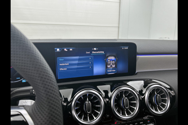 Mercedes-Benz A-Klasse 180 Business Solution AMG | AMG Line Plus pakket | Nightpakket | Smartphone-integratie | 360° camera | Head-up display | Panoramaschuifdak | 19 inch AMG velgen | Augmented Reality navigatie |