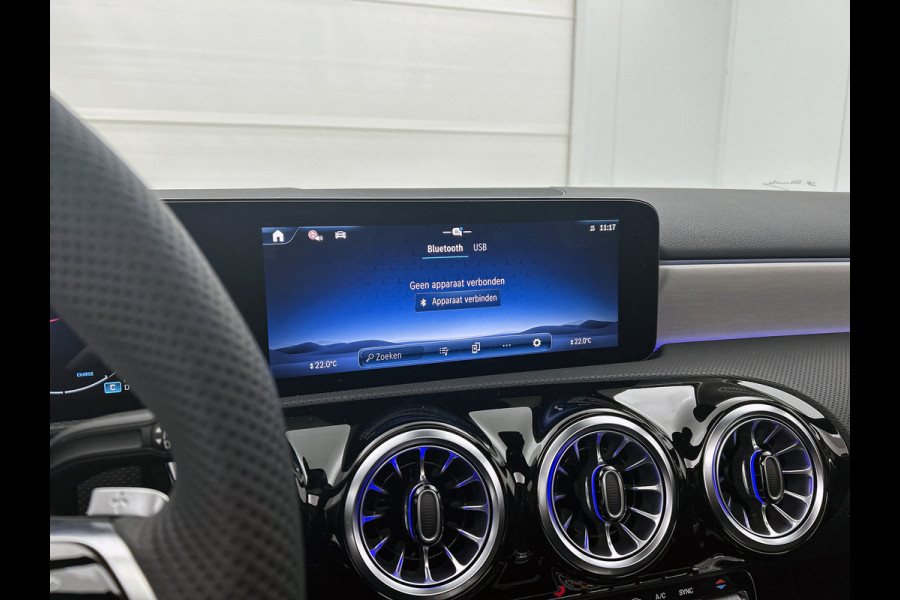Mercedes-Benz A-Klasse 180 Business Solution AMG | AMG Line Plus pakket | Nightpakket | Smartphone-integratie | 360° camera | Head-up display | Panoramaschuifdak | 19 inch AMG velgen | Augmented Reality navigatie |