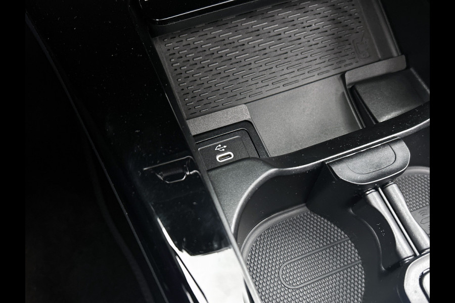 Mercedes-Benz A-Klasse 180 Business Solution AMG | AMG Line Plus pakket | Nightpakket | Smartphone-integratie | 360° camera | Head-up display | Panoramaschuifdak | 19 inch AMG velgen | Augmented Reality navigatie |