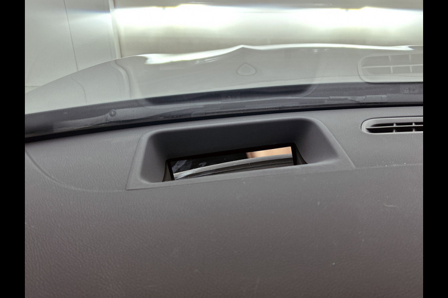 Mercedes-Benz A-Klasse 180 Business Solution AMG | AMG Line Plus pakket | Nightpakket | Smartphone-integratie | 360° camera | Head-up display | Panoramaschuifdak | 19 inch AMG velgen | Augmented Reality navigatie |