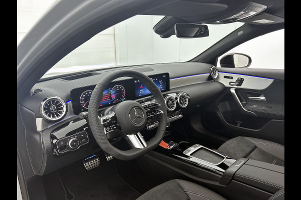Mercedes-Benz A-Klasse 180 Business Solution AMG | AMG Line Plus pakket | Nightpakket | Smartphone-integratie | 360° camera | Head-up display | Panoramaschuifdak | 19 inch AMG velgen | Augmented Reality navigatie |