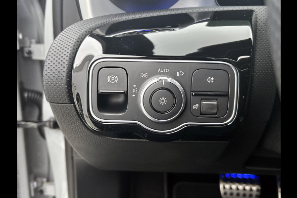 Mercedes-Benz A-Klasse 180 Business Solution AMG | AMG Line Plus pakket | Nightpakket | Smartphone-integratie | 360° camera | Head-up display | Panoramaschuifdak | 19 inch AMG velgen | Augmented Reality navigatie |