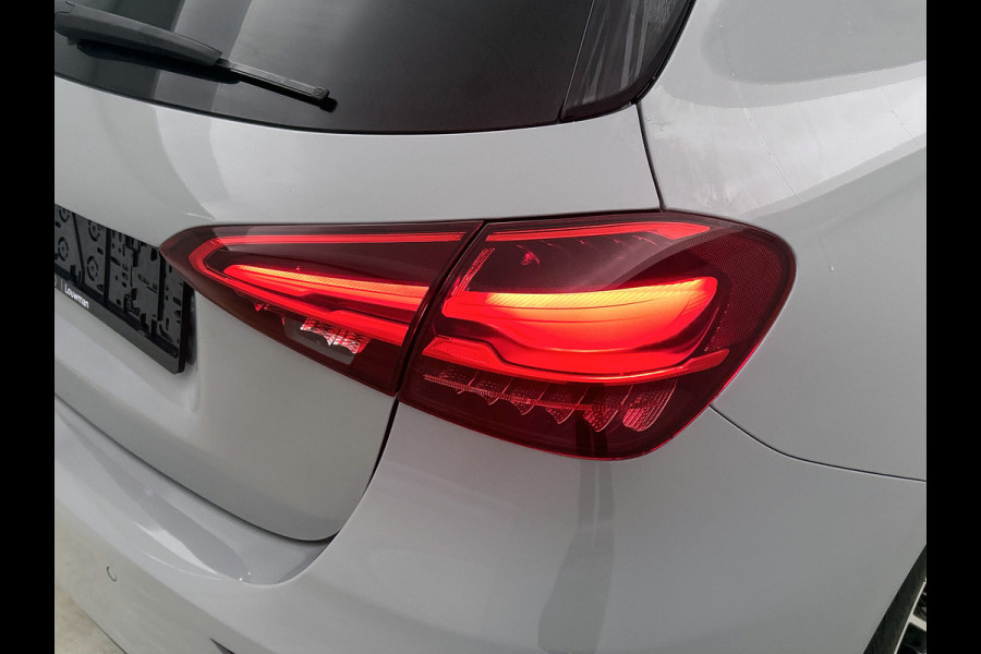 Mercedes-Benz A-Klasse 180 Business Solution AMG | AMG Line Plus pakket | Nightpakket | Smartphone-integratie | 360° camera | Head-up display | Panoramaschuifdak | 19 inch AMG velgen | Augmented Reality navigatie |