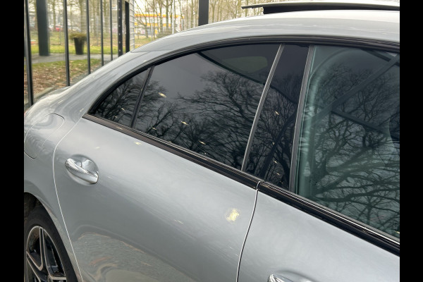 Mercedes-Benz CLA-Klasse 250e AMG // Panoramadak // Nightpakket // Sfeerverlichting // Carplay // Camera // Keyless // MultiBeam