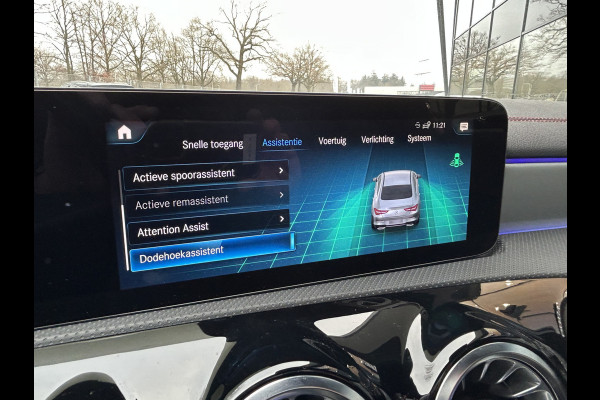 Mercedes-Benz CLA-Klasse 250e AMG // Panoramadak // Nightpakket // Sfeerverlichting // Carplay // Camera // Keyless // MultiBeam