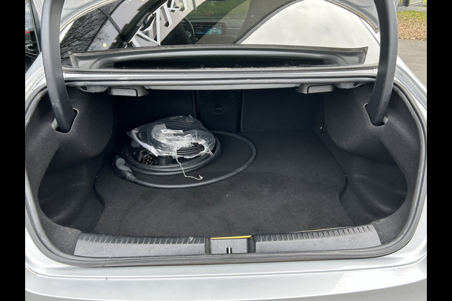 Mercedes-Benz CLA-Klasse 250e AMG // Panoramadak // Nightpakket // Sfeerverlichting // Carplay // Camera // Keyless // MultiBeam