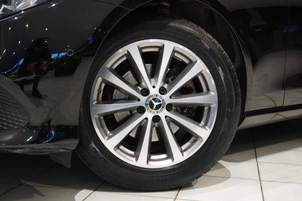 Mercedes-Benz E-Klasse Estate 200 Premium *INCL. BTW* + CARPLAY / CAMERA / STOELVERWARMING