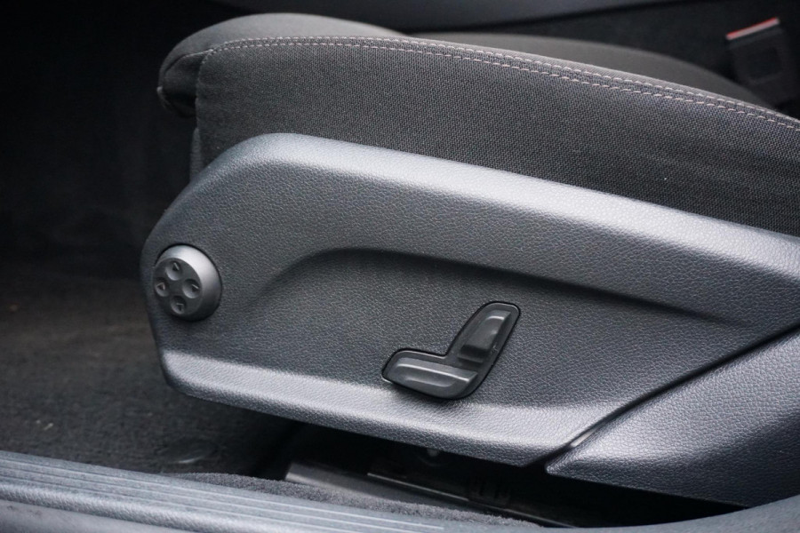 Mercedes-Benz E-Klasse Estate 200 Premium *INCL. BTW* + CARPLAY / CAMERA / STOELVERWARMING