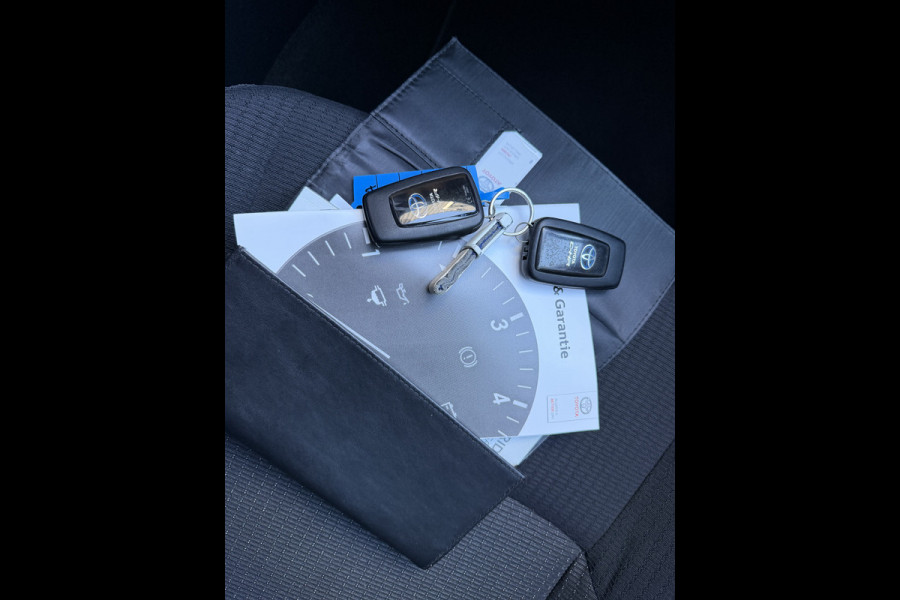 Toyota C-HR 1.8 Hybrid Bi-Tone | BOVAG GARANTIE | Rijklaar!!