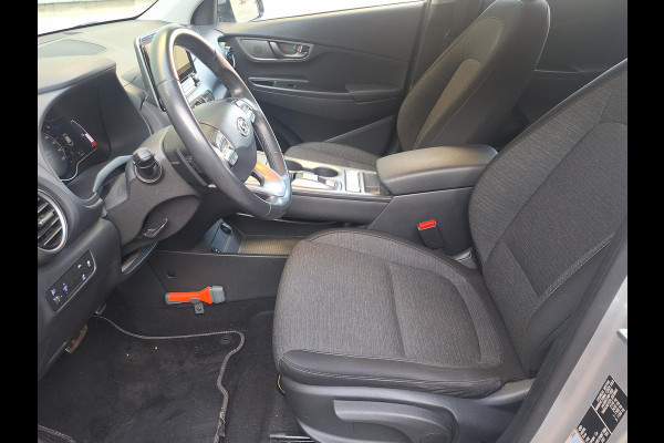 Hyundai Kona EV Comfort 64 kWh | SOH: 95,5% | 3 Fase | Warmtepomp | Navi | Adaptive CC | Climate |