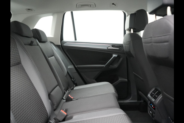 Volkswagen Tiguan 1.4 TSI eHybrid Active Plug In Hybrid 245pk Dealer O.H. PHEV | Adaptive Cruise | 360 Camera | IQ Light | Sportstoelen & Stuur Verwarmd | Apple Carplay | Blis | IQ Drive | Navigatie | Virtual | DAB |