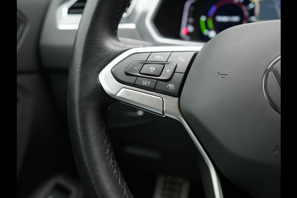 Volkswagen Tiguan 1.4 TSI eHybrid Active Plug In Hybrid 245pk Dealer O.H. PHEV | Adaptive Cruise | 360 Camera | IQ Light | Sportstoelen & Stuur Verwarmd | Apple Carplay | Blis | IQ Drive | Navigatie | Virtual | DAB |