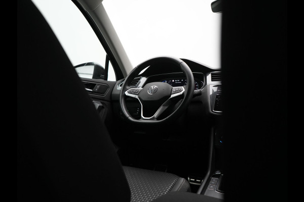 Volkswagen Tiguan 1.4 TSI eHybrid Active Plug In Hybrid 245pk Dealer O.H. PHEV | Adaptive Cruise | 360 Camera | IQ Light | Sportstoelen & Stuur Verwarmd | Apple Carplay | Blis | IQ Drive | Navigatie | Virtual | DAB |