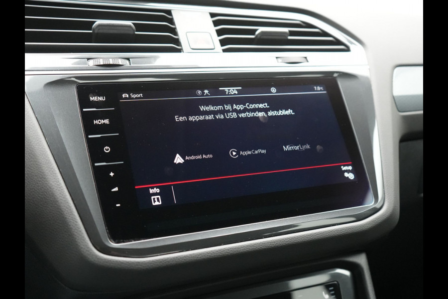 Volkswagen Tiguan 1.4 TSI eHybrid Active Plug In Hybrid 245pk Dealer O.H. PHEV | Adaptive Cruise | 360 Camera | IQ Light | Sportstoelen & Stuur Verwarmd | Apple Carplay | Blis | IQ Drive | Navigatie | Virtual | DAB |