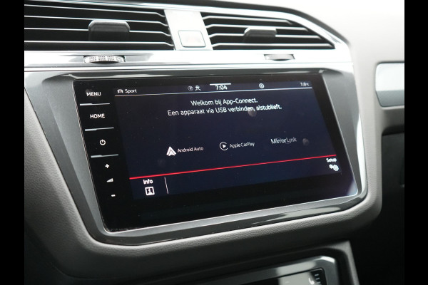 Volkswagen Tiguan 1.4 TSI eHybrid Active Plug In Hybrid 245pk Dealer O.H. PHEV | Adaptive Cruise | 360 Camera | IQ Light | Sportstoelen & Stuur Verwarmd | Apple Carplay | Blis | IQ Drive | Navigatie | Virtual | DAB |