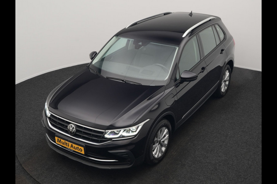 Volkswagen Tiguan 1.4 TSI eHybrid Active Plug In Hybrid 245pk Dealer O.H. PHEV | Adaptive Cruise | 360 Camera | IQ Light | Sportstoelen & Stuur Verwarmd | Apple Carplay | Blis | IQ Drive | Navigatie | Virtual | DAB |