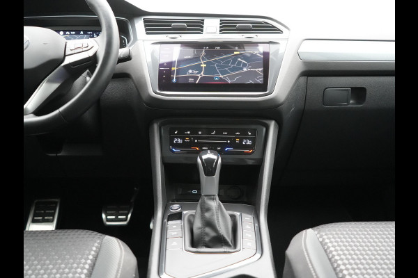 Volkswagen Tiguan 1.4 TSI eHybrid Active Plug In Hybrid 245pk Dealer O.H. PHEV | Adaptive Cruise | 360 Camera | IQ Light | Sportstoelen & Stuur Verwarmd | Apple Carplay | Blis | IQ Drive | Navigatie | Virtual | DAB |