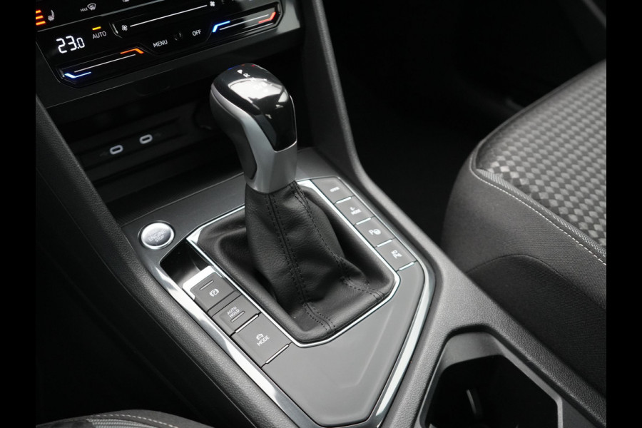 Volkswagen Tiguan 1.4 TSI eHybrid Active Plug In Hybrid 245pk Dealer O.H. PHEV | Adaptive Cruise | 360 Camera | IQ Light | Sportstoelen & Stuur Verwarmd | Apple Carplay | Blis | IQ Drive | Navigatie | Virtual | DAB |