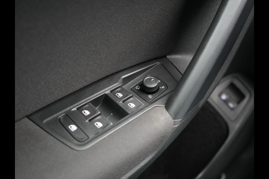 Volkswagen Tiguan 1.4 TSI eHybrid Active Plug In Hybrid 245pk Dealer O.H. PHEV | Adaptive Cruise | 360 Camera | IQ Light | Sportstoelen & Stuur Verwarmd | Apple Carplay | Blis | IQ Drive | Navigatie | Virtual | DAB |