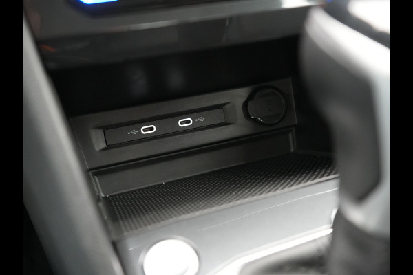 Volkswagen Tiguan 1.4 TSI eHybrid Active Plug In Hybrid 245pk Dealer O.H. PHEV | Adaptive Cruise | 360 Camera | IQ Light | Sportstoelen & Stuur Verwarmd | Apple Carplay | Blis | IQ Drive | Navigatie | Virtual | DAB |