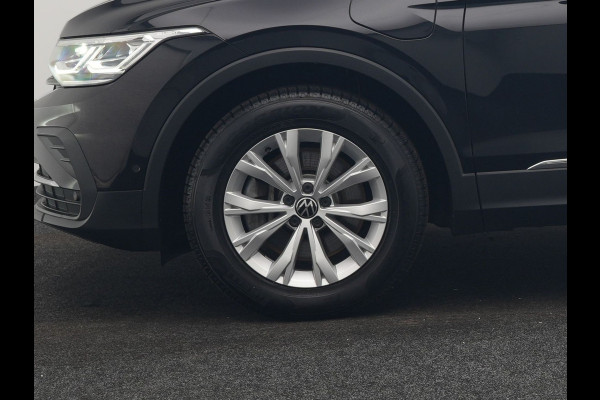 Volkswagen Tiguan 1.4 TSI eHybrid Active Plug In Hybrid 245pk Dealer O.H. PHEV | Adaptive Cruise | 360 Camera | IQ Light | Sportstoelen & Stuur Verwarmd | Apple Carplay | Blis | IQ Drive | Navigatie | Virtual | DAB |