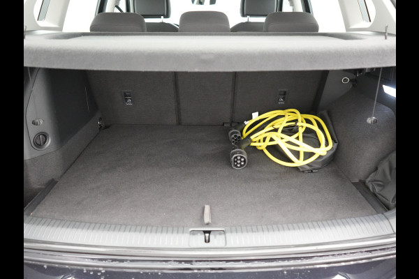 Volkswagen Tiguan 1.4 TSI eHybrid Active Plug In Hybrid 245pk Dealer O.H. PHEV | Adaptive Cruise | 360 Camera | IQ Light | Sportstoelen & Stuur Verwarmd | Apple Carplay | Blis | IQ Drive | Navigatie | Virtual | DAB |