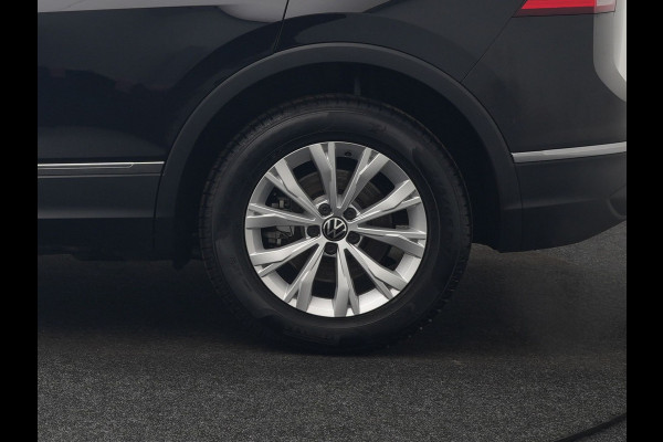 Volkswagen Tiguan 1.4 TSI eHybrid Active Plug In Hybrid 245pk Dealer O.H. PHEV | Adaptive Cruise | 360 Camera | IQ Light | Sportstoelen & Stuur Verwarmd | Apple Carplay | Blis | IQ Drive | Navigatie | Virtual | DAB |