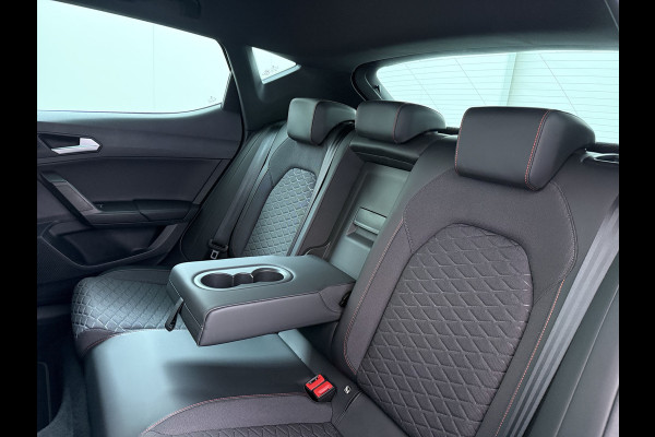 Seat Leon 1.5TSI 150PK FR Launch Edition Trekhaak Panoramadak Park+Side Assist Navi Ecc Adap.Cruise Control Pdc Apple Carplay Android Auto DAB Bleutooth Lmv Airco separaat achter Led Origineel Nederlandse Auto
