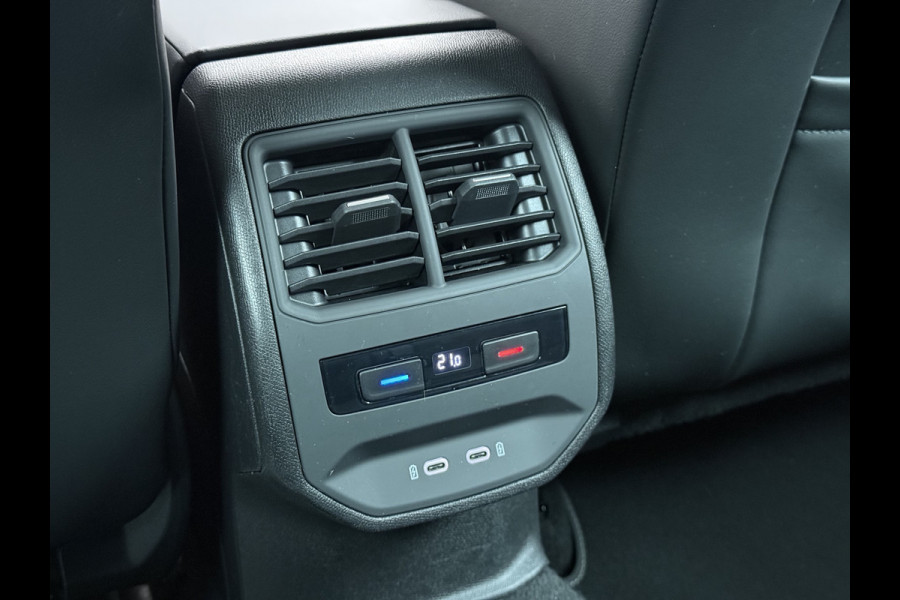 Seat Leon 1.5TSI 150PK FR Launch Edition Trekhaak Panoramadak Park+Side Assist Navi Ecc Adap.Cruise Control Pdc Apple Carplay Android Auto DAB Bleutooth Lmv Airco separaat achter Led Origineel Nederlandse Auto