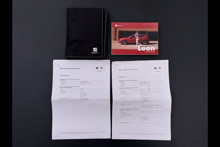 Seat Leon 1.5TSI 150PK FR Launch Edition Trekhaak Panoramadak Park+Side Assist Navi Ecc Adap.Cruise Control Pdc Apple Carplay Android Auto DAB Bleutooth Lmv Airco separaat achter Led Origineel Nederlandse Auto