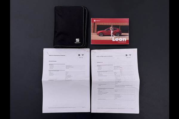 Seat Leon 1.5TSI 150PK FR Launch Edition Trekhaak Panoramadak Park+Side Assist Navi Ecc Adap.Cruise Control Pdc Apple Carplay Android Auto DAB Bleutooth Lmv Airco separaat achter Led Origineel Nederlandse Auto