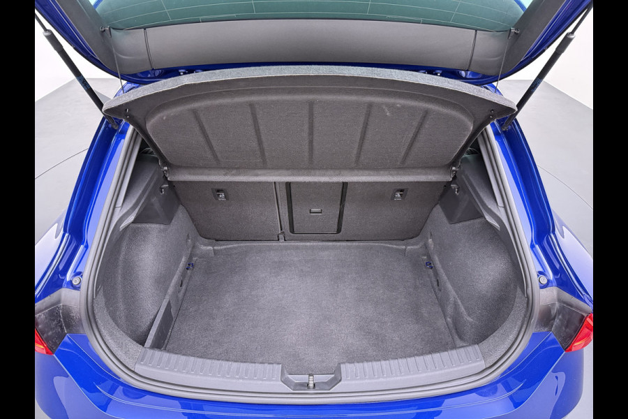 Seat Leon 1.5TSI 150PK FR Launch Edition Trekhaak Panoramadak Park+Side Assist Navi Ecc Adap.Cruise Control Pdc Apple Carplay Android Auto DAB Bleutooth Lmv Airco separaat achter Led Origineel Nederlandse Auto