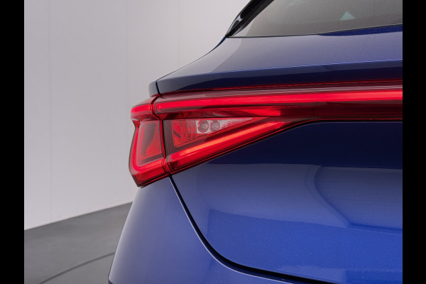 Seat Leon 1.5TSI 150PK FR Launch Edition Trekhaak Panoramadak Park+Side Assist Navi Ecc Adap.Cruise Control Pdc Apple Carplay Android Auto DAB Bleutooth Lmv Airco separaat achter Led Origineel Nederlandse Auto