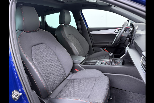 Seat Leon 1.5TSI 150PK FR Launch Edition Trekhaak Panoramadak Park+Side Assist Navi Ecc Adap.Cruise Control Pdc Apple Carplay Android Auto DAB Bleutooth Lmv Airco separaat achter Led Origineel Nederlandse Auto