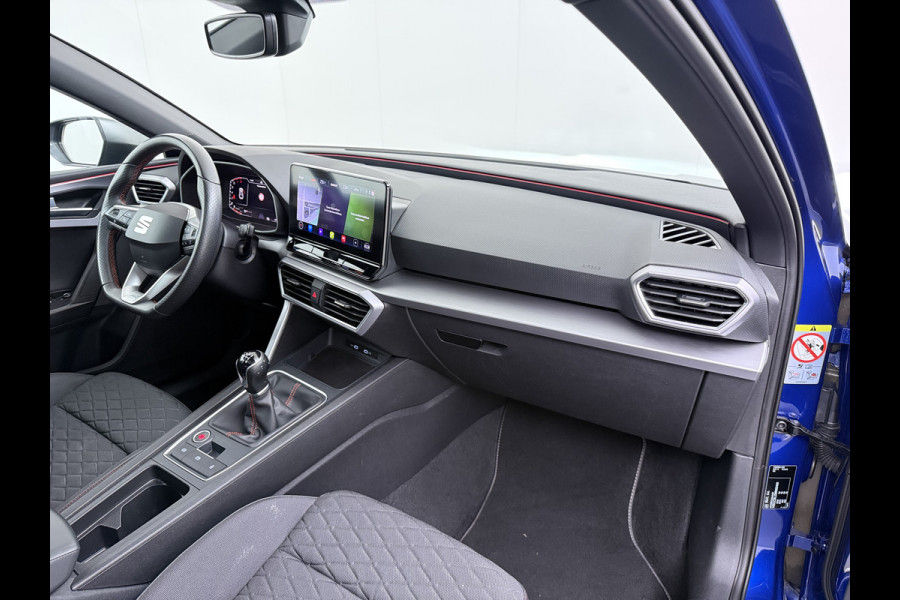 Seat Leon 1.5TSI 150PK FR Launch Edition Trekhaak Panoramadak Park+Side Assist Navi Ecc Adap.Cruise Control Pdc Apple Carplay Android Auto DAB Bleutooth Lmv Airco separaat achter Led Origineel Nederlandse Auto