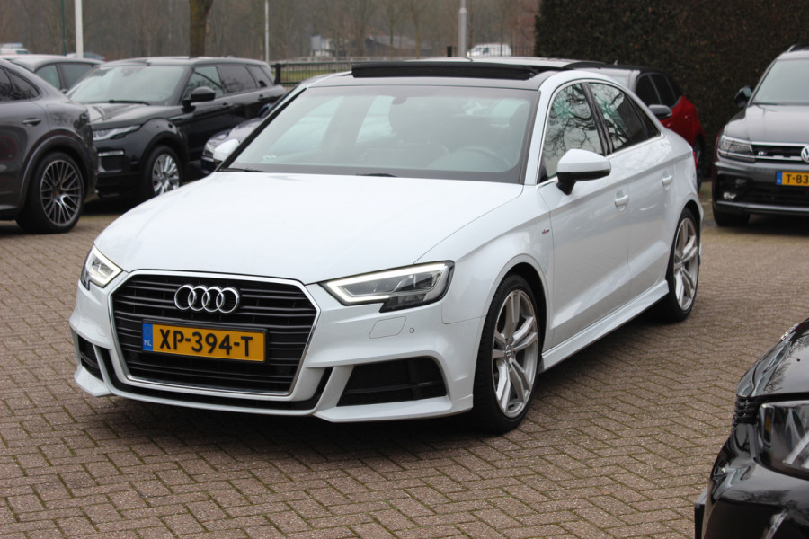 Audi A3 Limousine 35 TFSI CoD Sport S Line Edition / Panoramadak / Virtual Cockpit / Half leder / Navigatie / 18'' / Stoelverwarming / DAB / Cruise Control