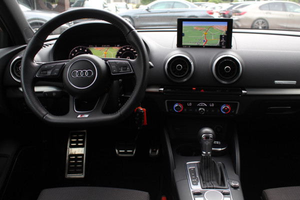Audi A3 Limousine 35 TFSI CoD Sport S Line Edition / Panoramadak / Virtual Cockpit / Half leder / Navigatie / 18'' / Stoelverwarming / DAB / Cruise Control