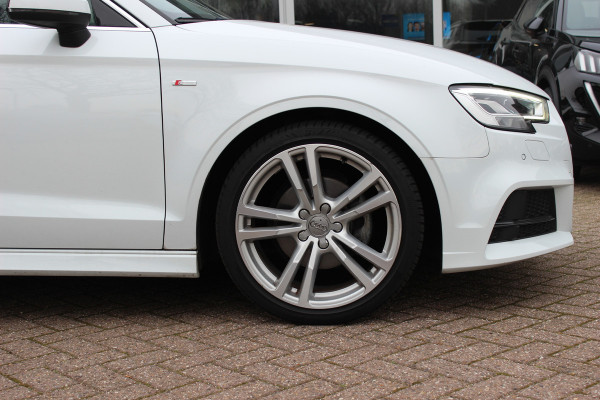 Audi A3 Limousine 35 TFSI CoD Sport S Line Edition / Panoramadak / Virtual Cockpit / Half leder / Navigatie / 18'' / Stoelverwarming / DAB / Cruise Control