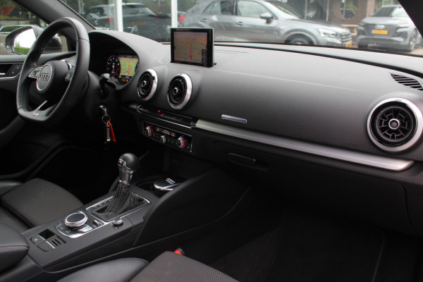 Audi A3 Limousine 35 TFSI CoD Sport S Line Edition / Panoramadak / Virtual Cockpit / Half leder / Navigatie / 18'' / Stoelverwarming / DAB / Cruise Control