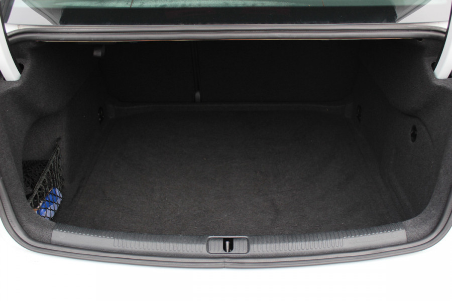Audi A3 Limousine 35 TFSI CoD Sport S Line Edition / Panoramadak / Virtual Cockpit / Half leder / Navigatie / 18'' / Stoelverwarming / DAB / Cruise Control