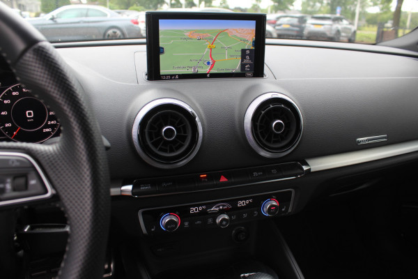 Audi A3 Limousine 35 TFSI CoD Sport S Line Edition / Panoramadak / Virtual Cockpit / Half leder / Navigatie / 18'' / Stoelverwarming / DAB / Cruise Control