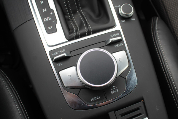 Audi A3 Limousine 35 TFSI CoD Sport S Line Edition / Panoramadak / Virtual Cockpit / Half leder / Navigatie / 18'' / Stoelverwarming / DAB / Cruise Control