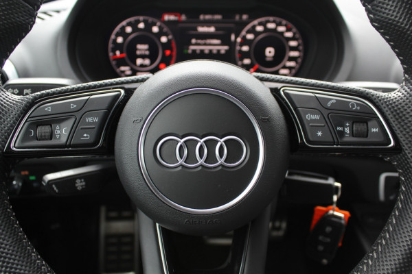Audi A3 Limousine 35 TFSI CoD Sport S Line Edition / Panoramadak / Virtual Cockpit / Half leder / Navigatie / 18'' / Stoelverwarming / DAB / Cruise Control