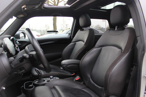 MINI Mini Electric Business Edition 33 kWh / Panoramadak / Leder / Keyless / 17'' / CarPlay / Navigatie / Stuur+Stoelverwarming / Cruise Control / LED Koplampen