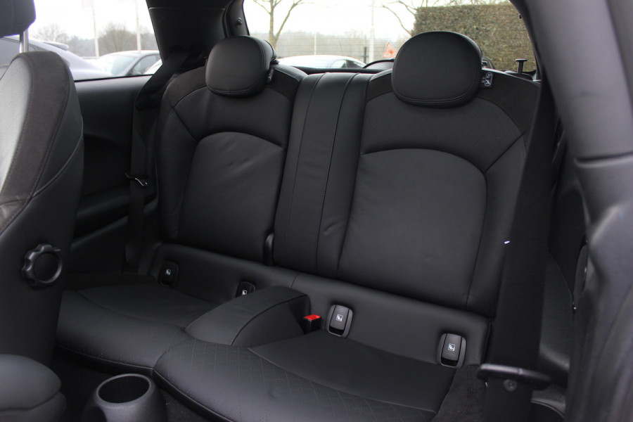 MINI Mini Electric Business Edition 33 kWh / Panoramadak / Leder / Keyless / 17'' / CarPlay / Navigatie / Stuur+Stoelverwarming / Cruise Control / LED Koplampen