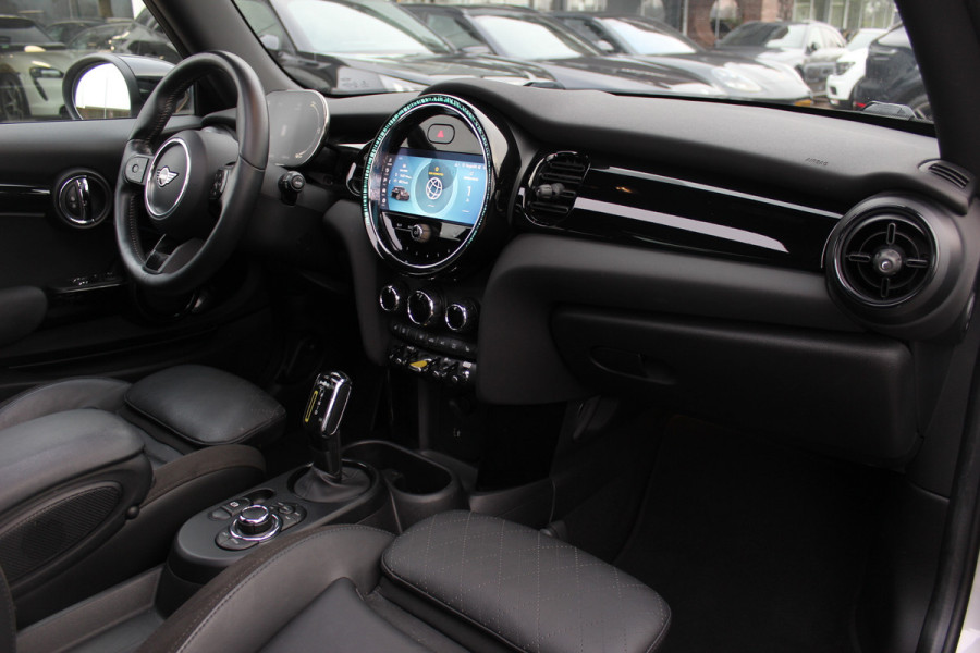 MINI Mini Electric Business Edition 33 kWh / Panoramadak / Leder / Keyless / 17'' / CarPlay / Navigatie / Stuur+Stoelverwarming / Cruise Control / LED Koplampen