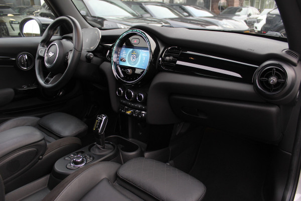 MINI Mini Electric Business Edition 33 kWh / Panoramadak / Leder / Keyless / 17'' / CarPlay / Navigatie / Stuur+Stoelverwarming / Cruise Control / LED Koplampen