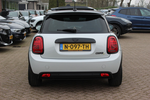 MINI Mini Electric Business Edition 33 kWh / Panoramadak / Leder / Keyless / 17'' / CarPlay / Navigatie / Stuur+Stoelverwarming / Cruise Control / LED Koplampen