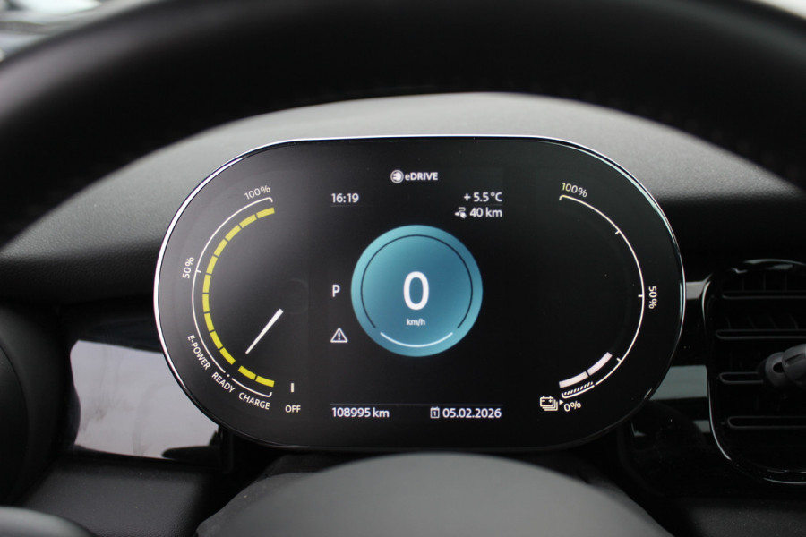 MINI Mini Electric Business Edition 33 kWh / Panoramadak / Leder / Keyless / 17'' / CarPlay / Navigatie / Stuur+Stoelverwarming / Cruise Control / LED Koplampen